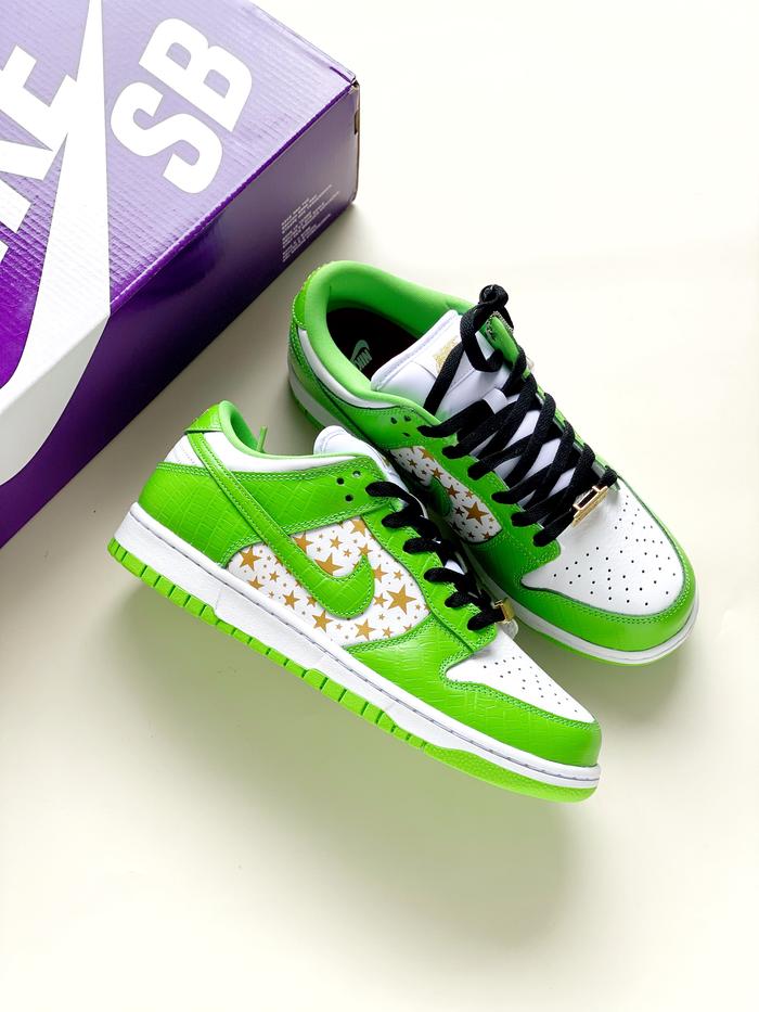 Supreme x Nike SB Dunk Low Stars Mean Green