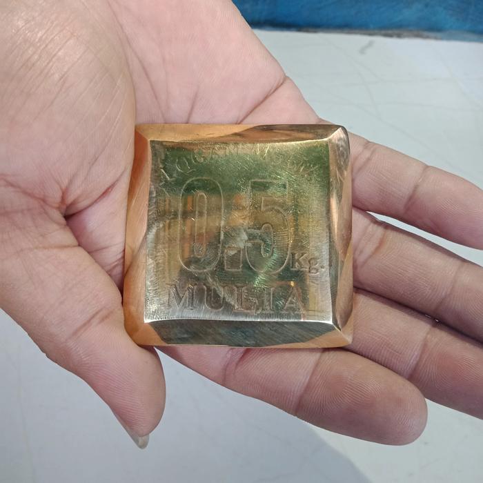Replika Emas Batangan Logam Mulia LM Ir Soekarno 1818 Bahan Kuningan