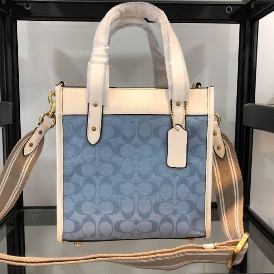 coach field tote 22 bag in signature chambray