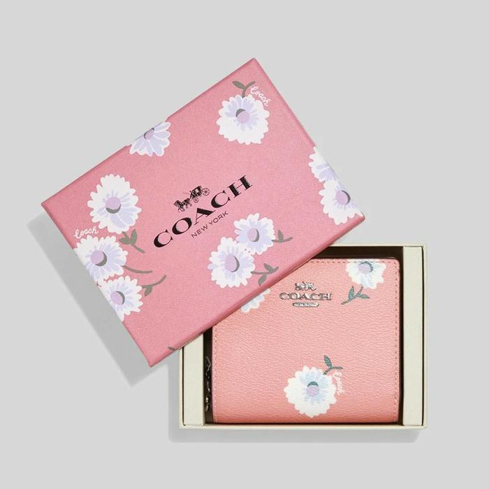 dompet wanita coach boxed snap wallet with daisy print C2889