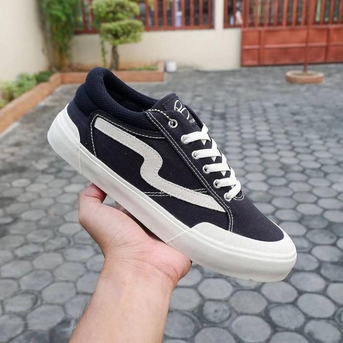 PATROBAS CLOUD LOW BLACK WHITE SEPATU PATROBAS CLOUD HITAM PUTIH LOW
