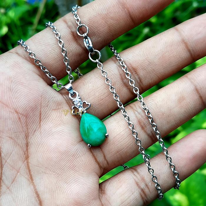 Kalung Liontin Batu Giok Hijau