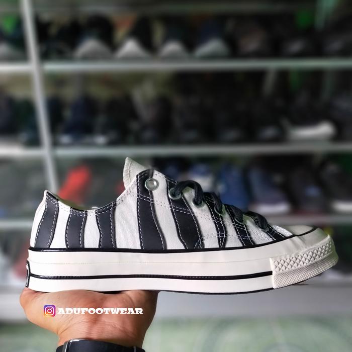sepatu sneakers converse chuck 70 ox egret 168906C Original