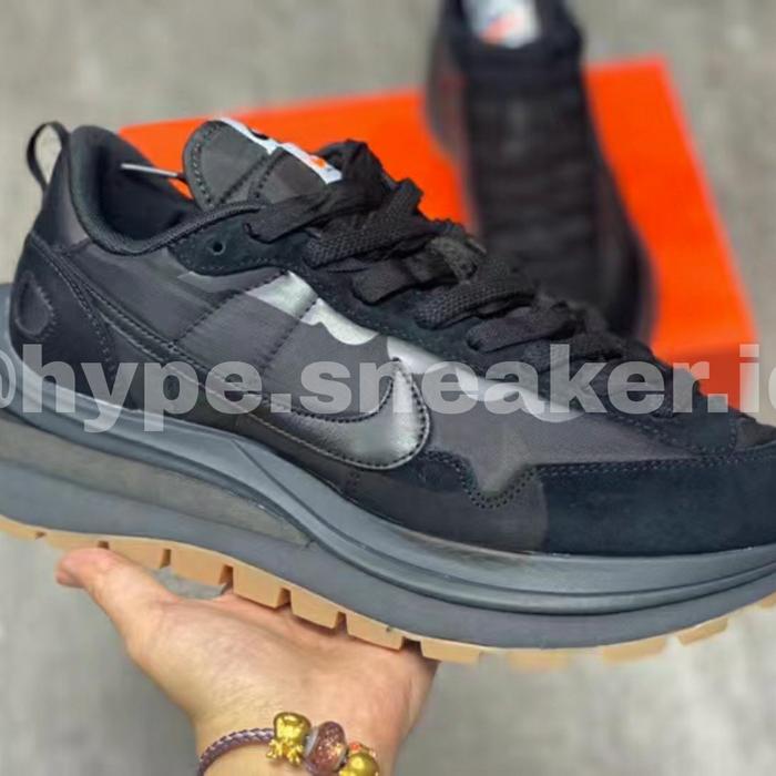 Sacai x Nike Vaporwaffle Black Gum