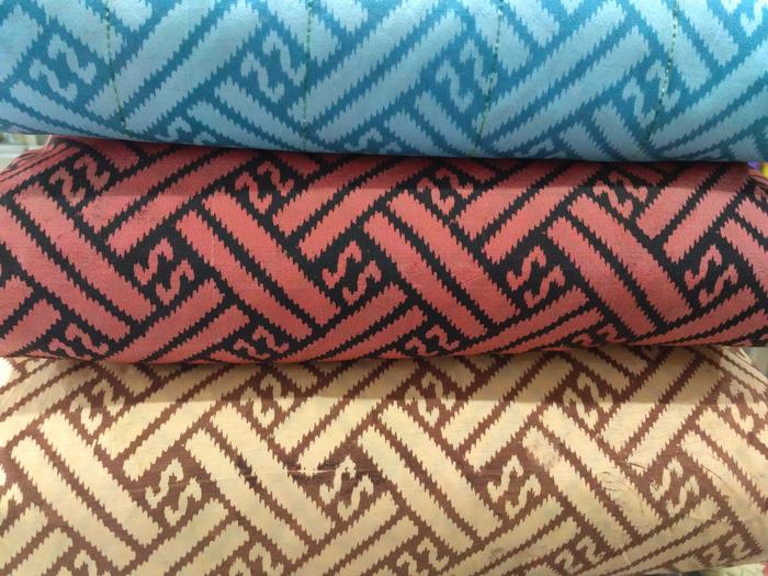 Kain Sutra Meteran Tenun Tangan Motif Anyaman