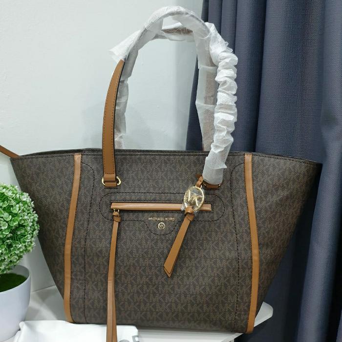 tas wanita michael kors carine medium logo tote bag brown