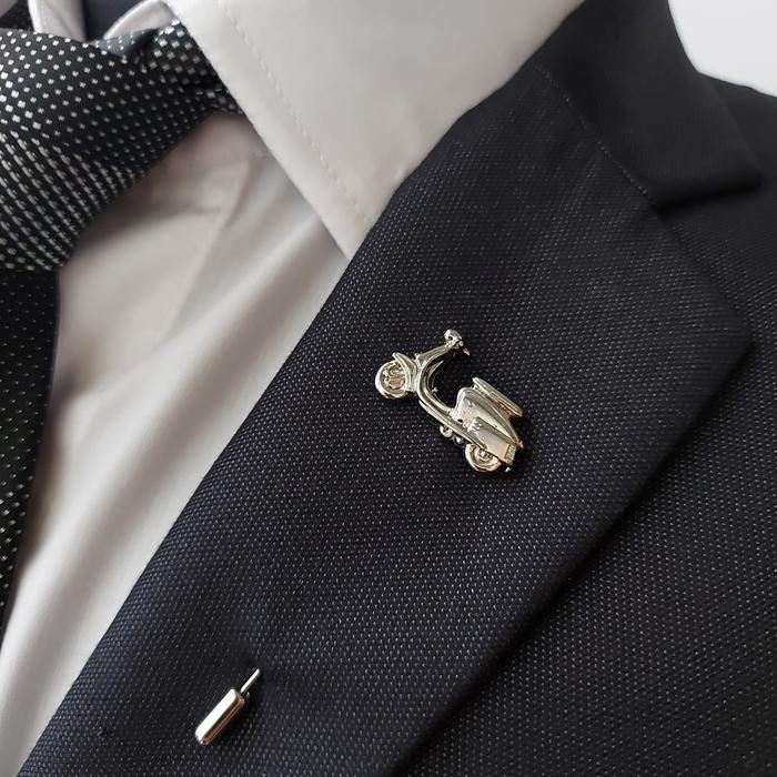 Lapel pin/bros untuk jas - model vespa