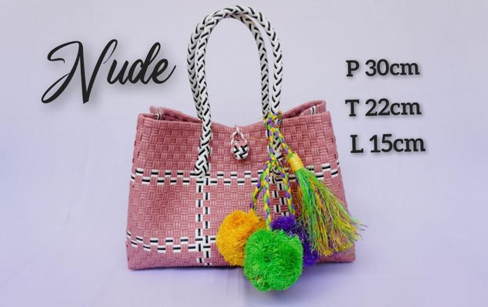 tas kerajinan anyaman jogja kekinian dari plastik warna