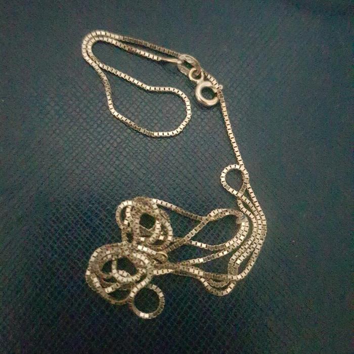 kalung emas putih
