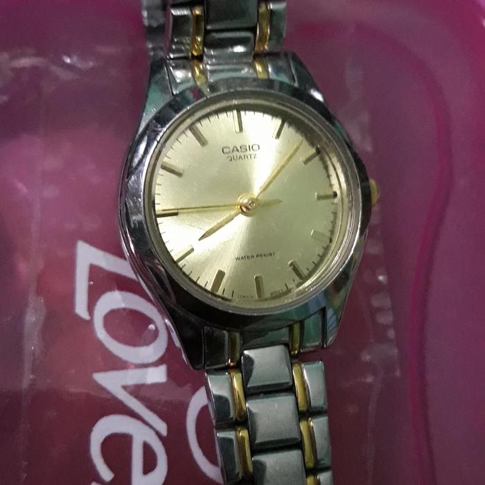 CASIO Jam Tangan wanita. preloved