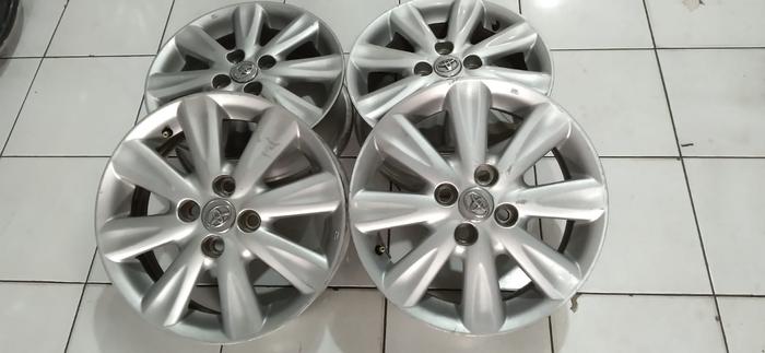 velg mobil bekas yaris ring 15 lubang baut 4x100 model palang 8 silver