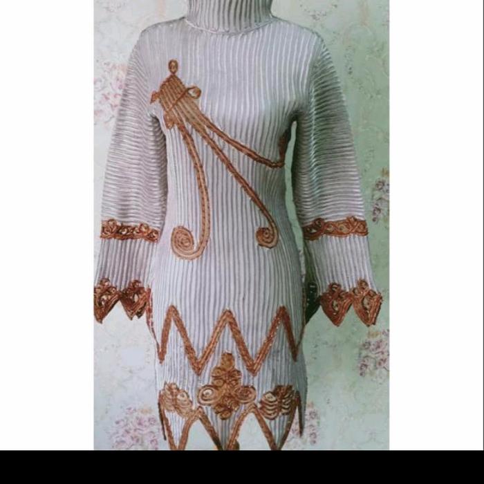 tunik sulam usus Lampung