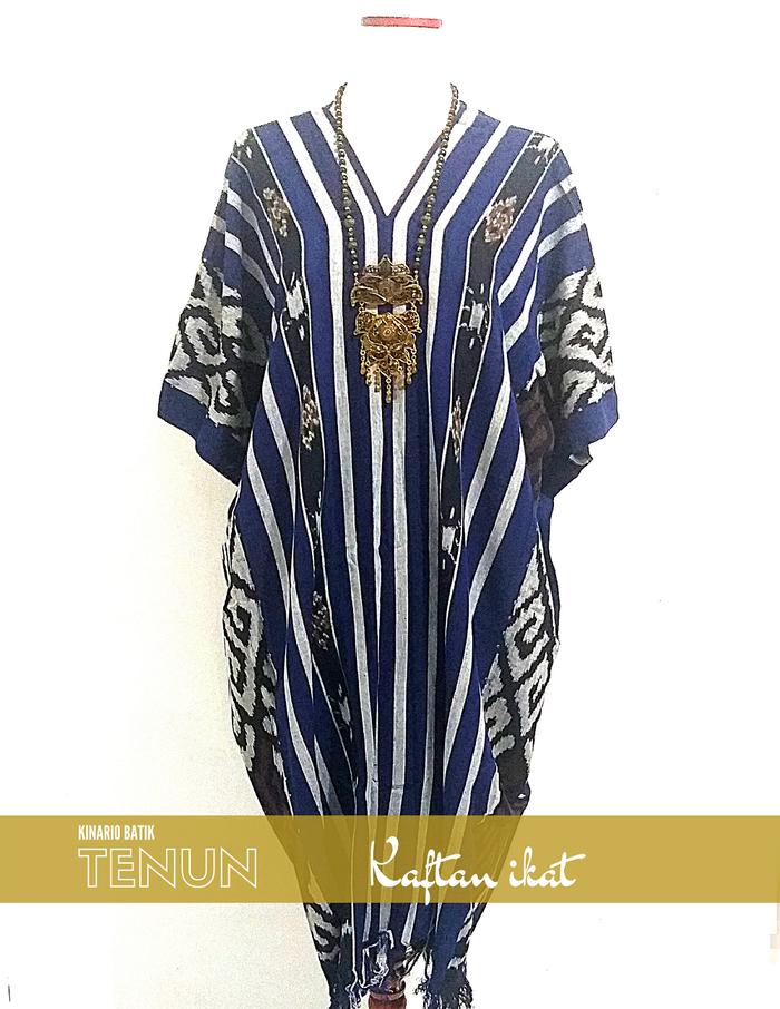 Kaftan dress tenun ikat Kinario motif Nusa Tenggara biru garis putih