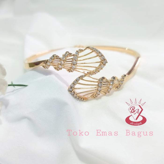 Gelang emas oval kadar 375 permata putih