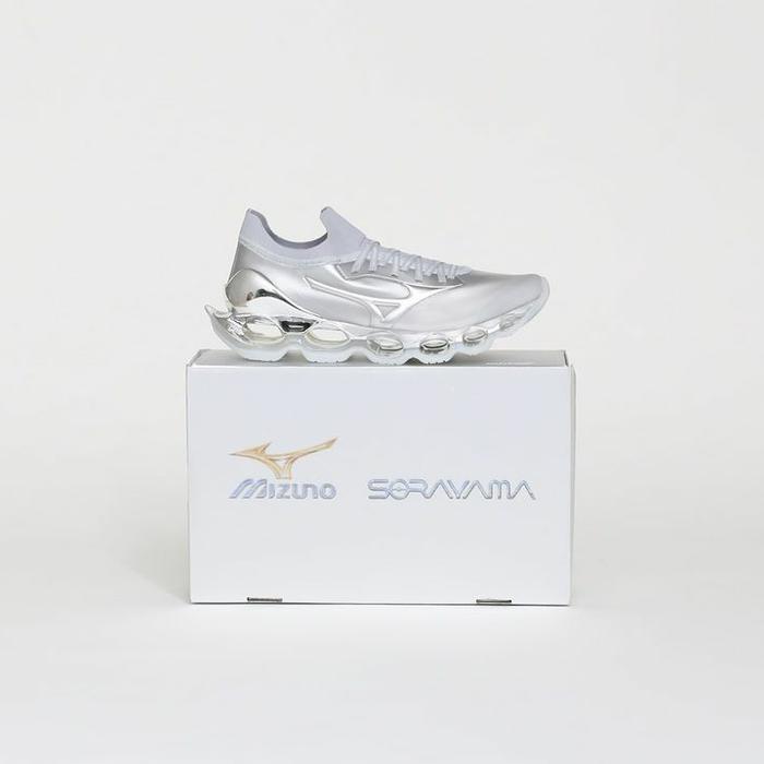 Hajime Sorayama x Mizuno Wave Prophecy "Sorayama"