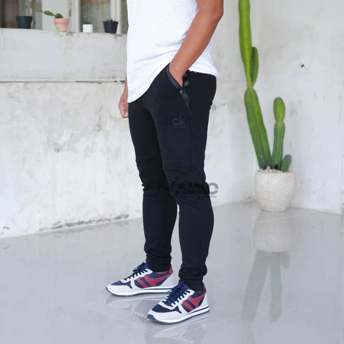 Jogger Pria Calvin Klein Men Interlock Jogger ORIGINAL