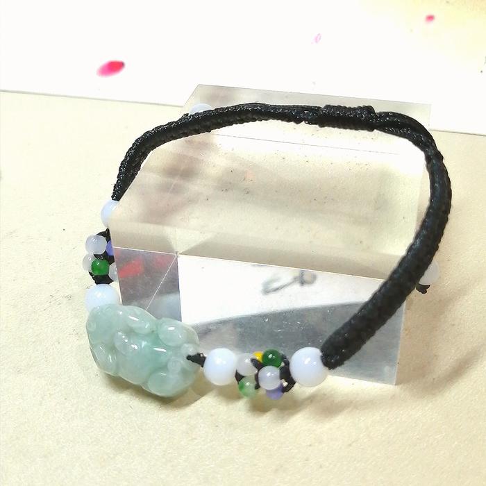 Giok Jadeite Pixiu dengan Knotting Bracelet
