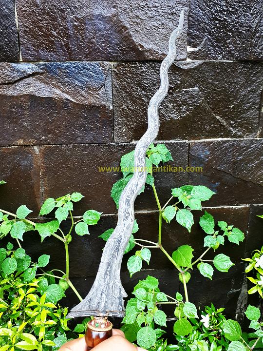 Keris Langka Paniwen Sengkelat dengan Tindik