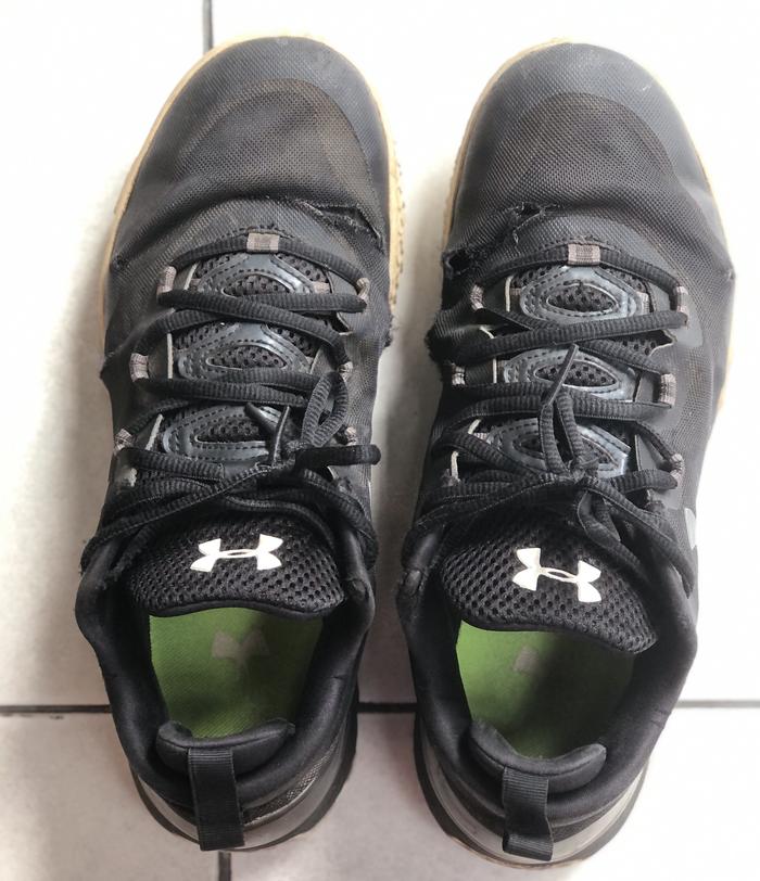 Sepatu UNDER ARMOUR Sneakers Shoes Hitam Preloved Second Bekas Hitam