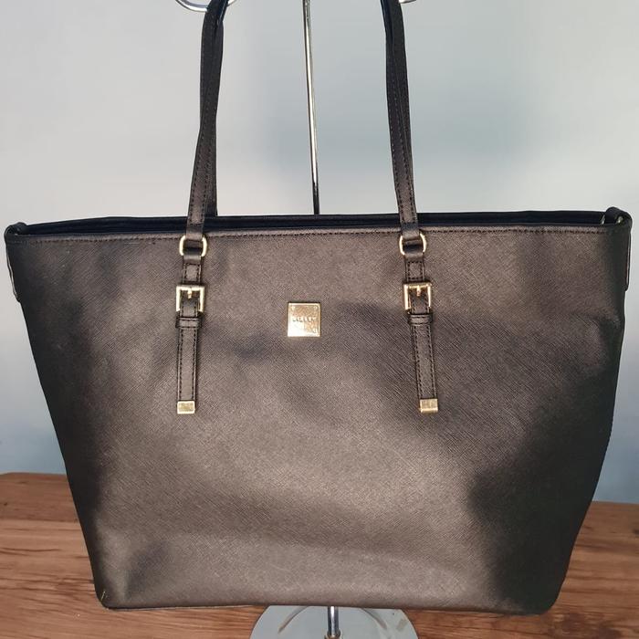 Preloved Tas Wanita Sisley Hitam
