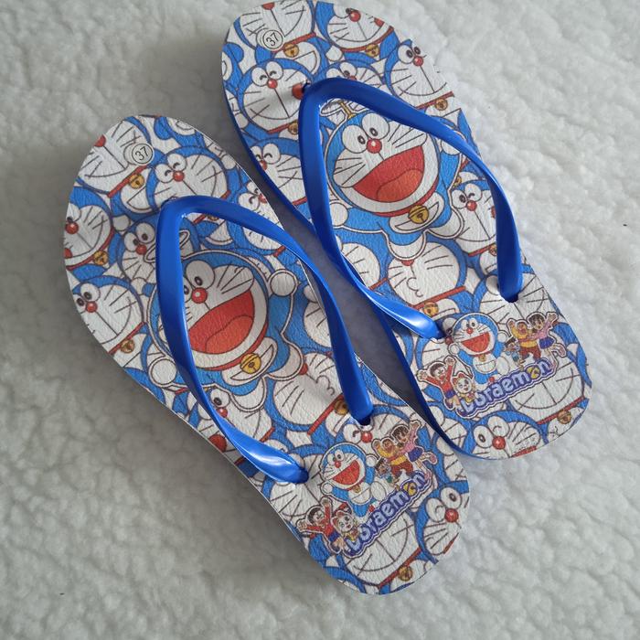 sendal jepit doraemon motif komik