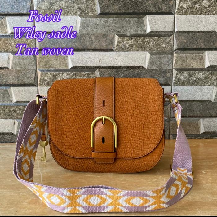 tas fossil wiley saddle tan woven ZB1332231 tas wanita