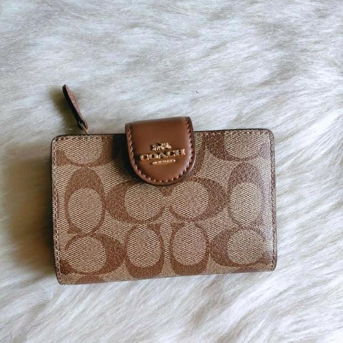 dompet coach C0082 signature medium corner zip wallet khaki