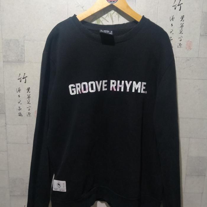 crewneck groove rhyme