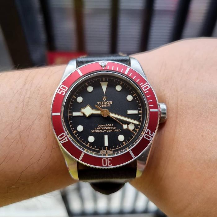 tudor blackbay black 41 red bezel inhouse
