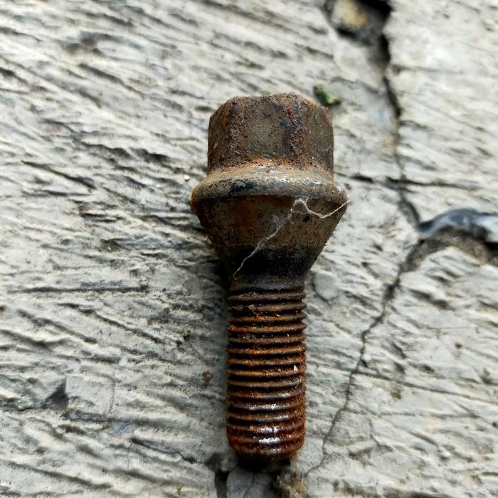 Baut Roda Copotan Original BMW 318i E30 M10 M40