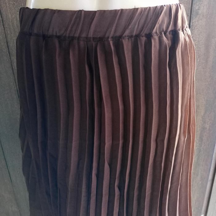Rok pendek wanita asimetris