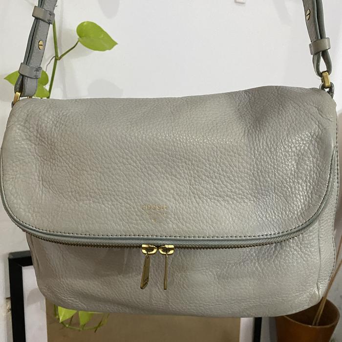 TAS SELEMPANG KULIT WANITA MERK FOSSIL WARNA BIRU MUDA BABY BLUE