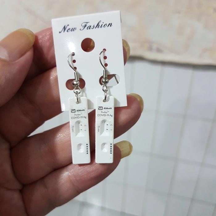 Anting miniatur Rapid Test