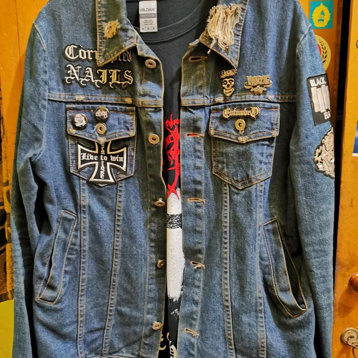 TRUCKER JAKET FULL PATCH+PIN+ENAMEL PUNK BIRU DENIM SIZE M