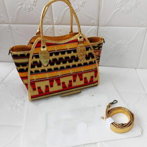 tas tapis