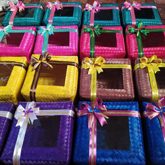 BESEK WARNA 25x25cm MIKA PITA / besek hantaran / besek parsel / besek bambu / besek jogja