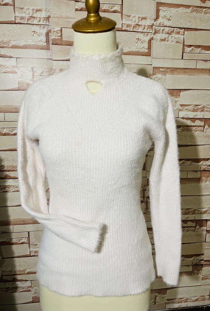 Sweater Zara Bulu Fuzzy White