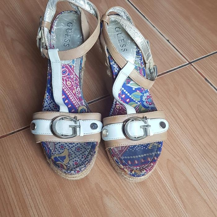 preloved sepatu tali wanita (merk Guess)