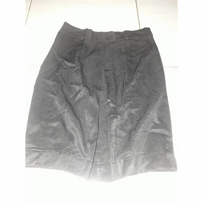 PL rok span hitam