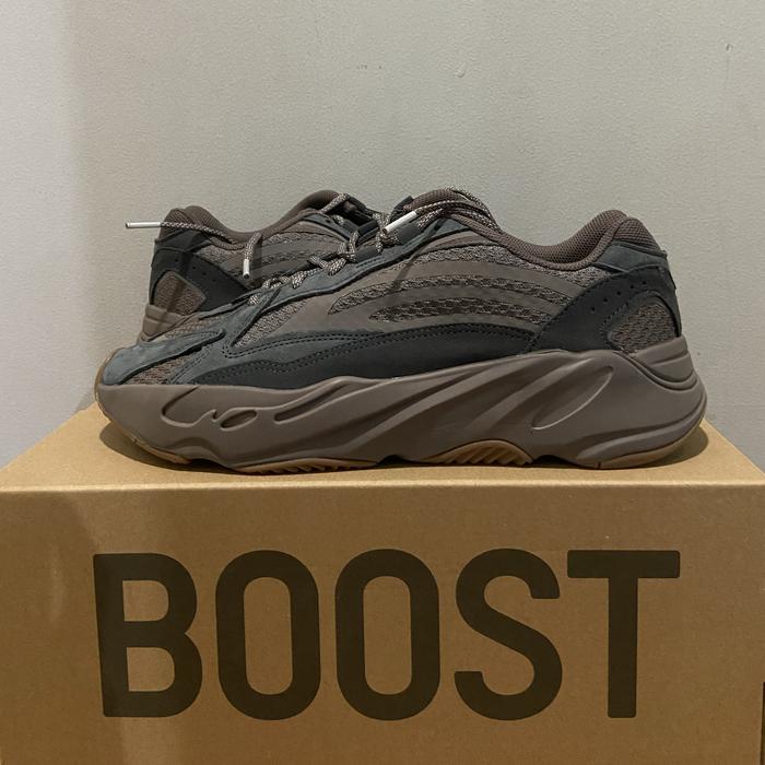 Yeezy 700 V2 Mauve