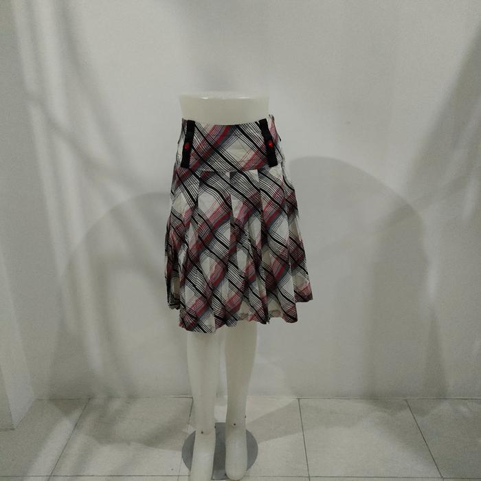 Rok Kotak-Kotak Merah Hitam Putih