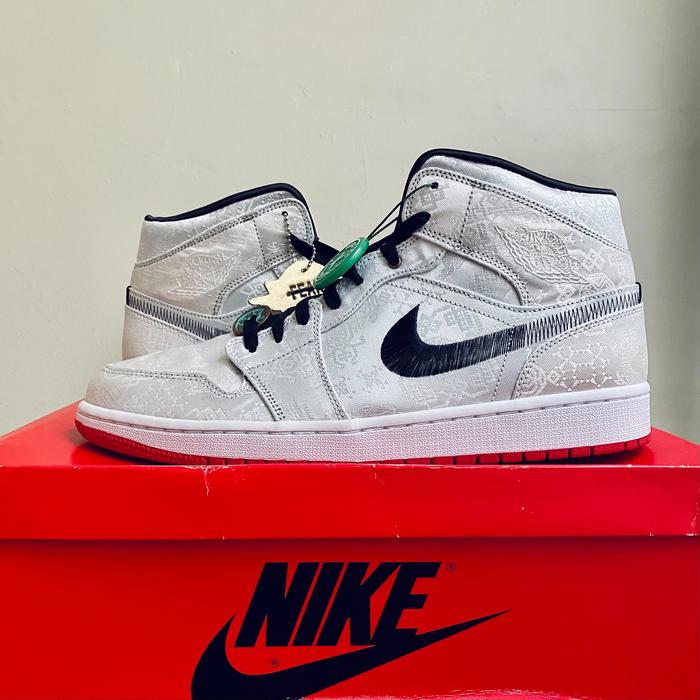Air Jordan 1 Mid SE Fearless Clot