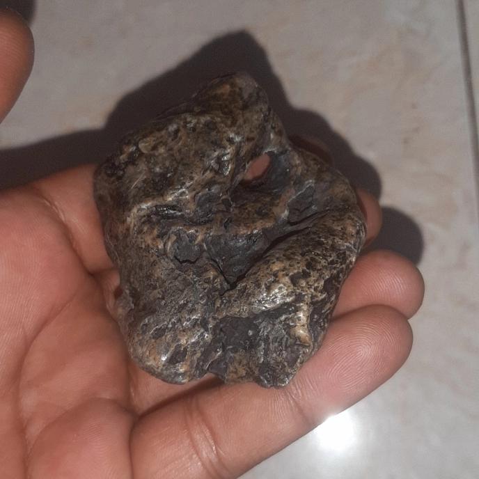 batu combong wingit kuno