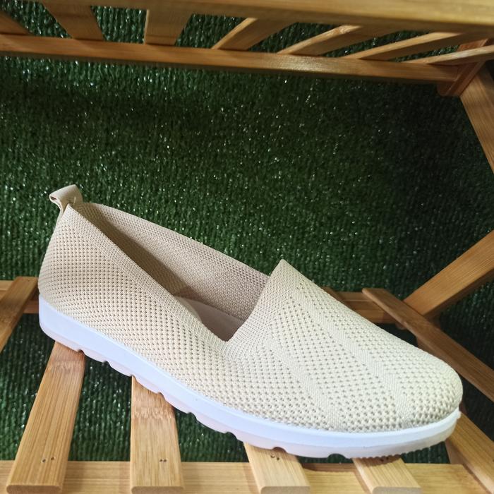Sepatu Spark Wanita Krem