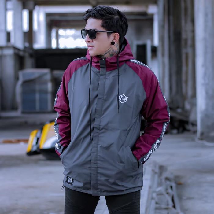jaket running waterproof pria jaket running reglan pria XL