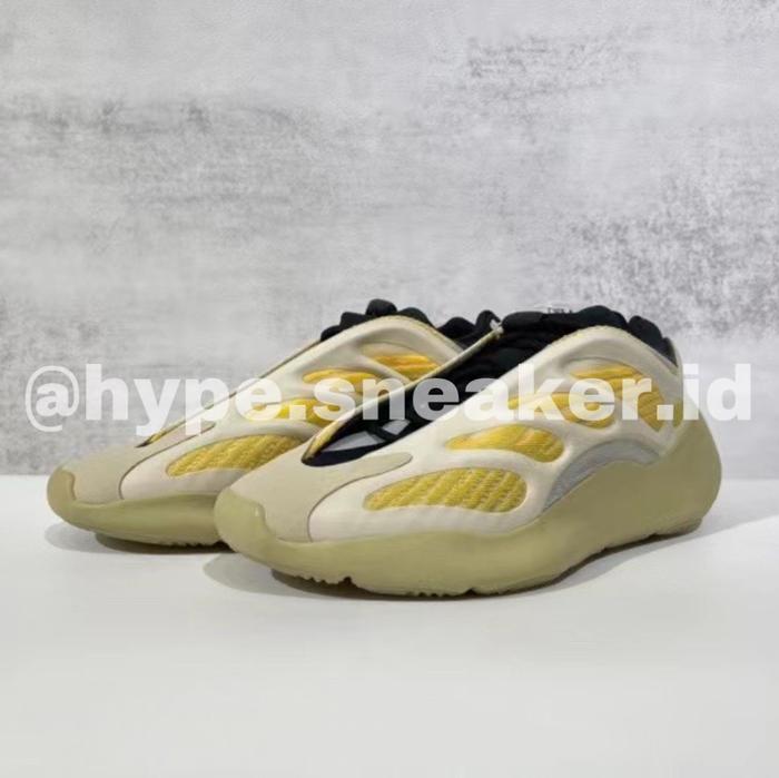 Adidas Yeezy Boost 700 V3 SAFFLOWER