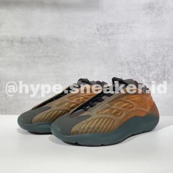 Adidas Yeezy Boost 700 V3 COOPER FADE