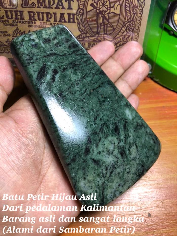 Bongkahan Batu Petir Hijau Sangat Langka dan Asli