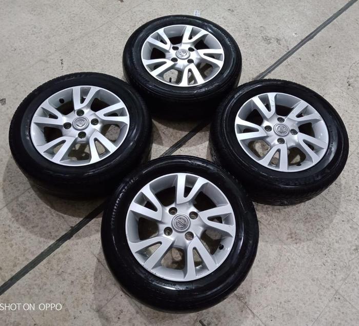 velg mobil bekas std livina R15 + ban bisa buat avanza,xenia,kijang.