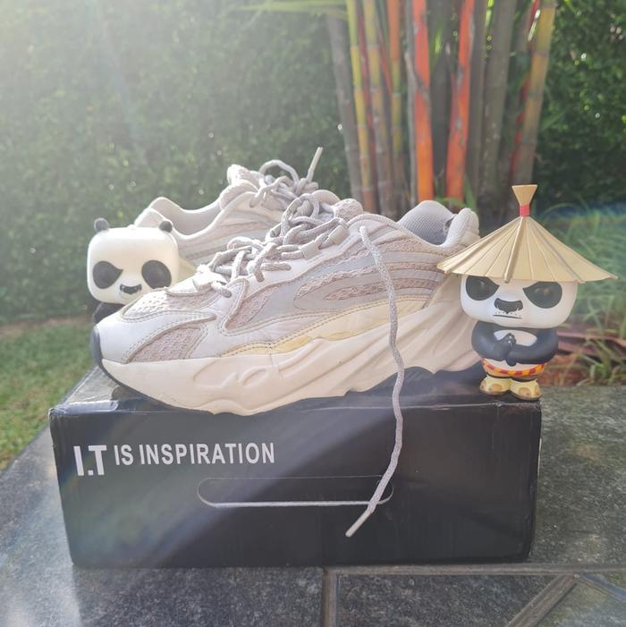 YEEZY 700 V2 STATIC US 8.5 / EUR 42 ORIGINAL AUTHENTIC SNEAKERS 100%
